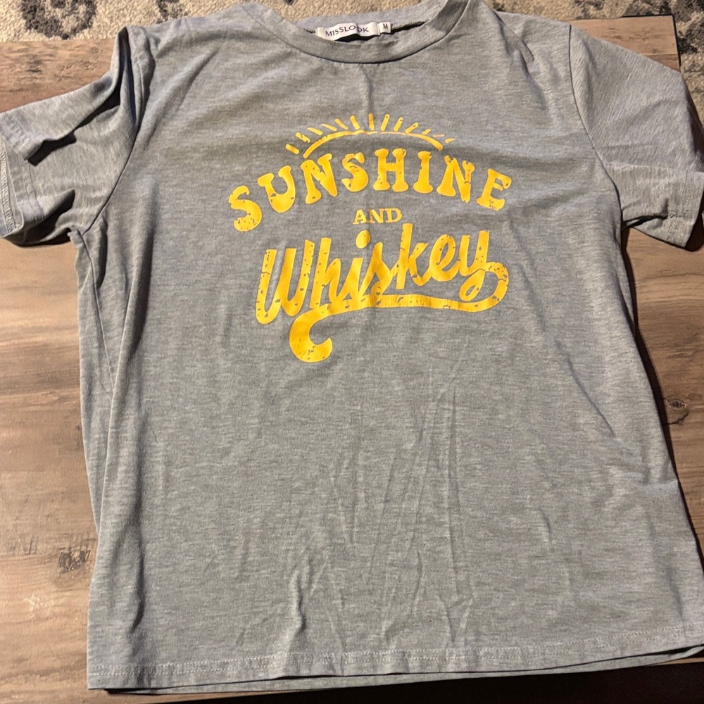 MISSLOOK Gray Tee with Yellow Sunshine Print